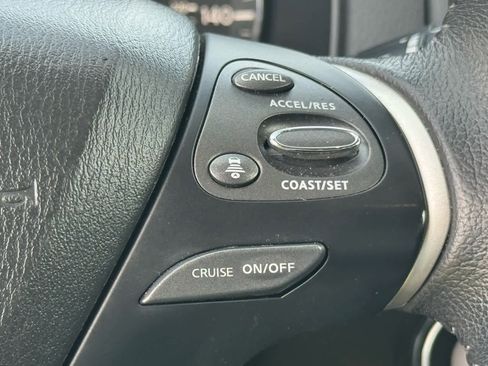 Used 2020 Nissan Pathfinder SV image 22