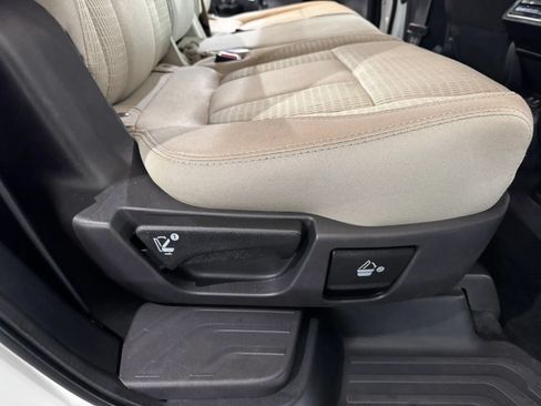 Used 2022 Subaru Ascent Premium w/ Convenience Package AWD/4WD image 16
