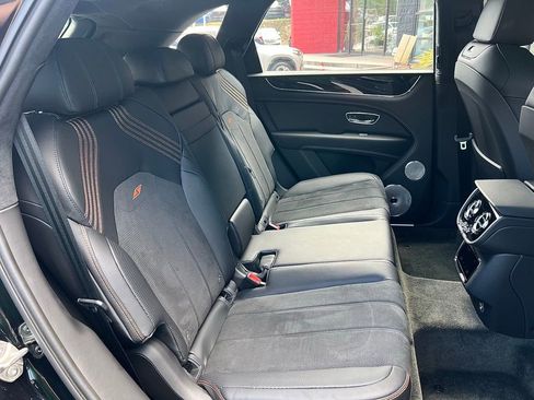 Used 2023 Bentley Bentayga image 36