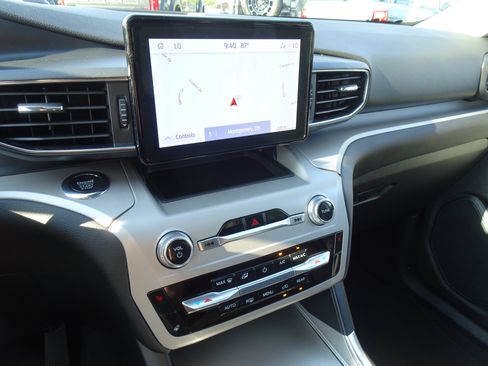 Used 2023 Ford Explorer XLT w/ Equipment Group 202A AWD/4WD image 14