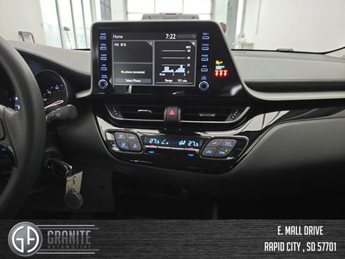 Used 2022 Toyota C-HR XLE image 17