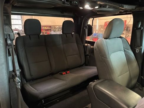Used 2020 Jeep Wrangler Sport AWD/4WD image 15