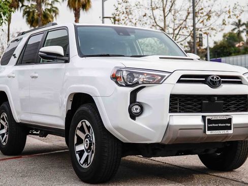 Used 2023 Toyota 4Runner TRD Off-Road Premium image 3