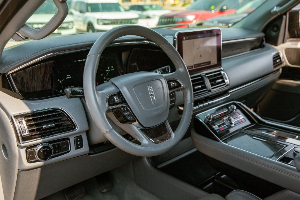 Used 2019 Lincoln Navigator Select RWD image 10