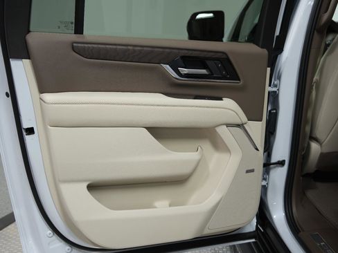 New 2026 GMC Yukon XL Denali image 18