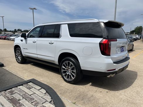 New 2026 GMC Yukon XL Denali w/ Denali Reserve Package AWD/4WD image 4