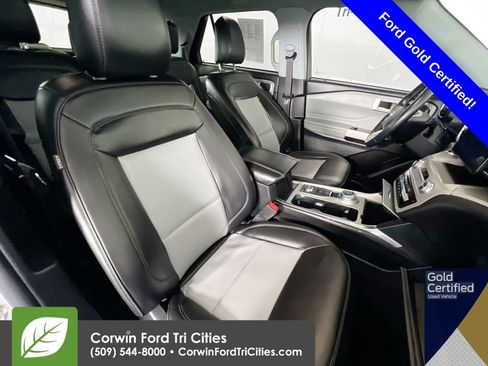 Used 2023 Ford Explorer XLT w/ Equipment Group 202A AWD/4WD image 18