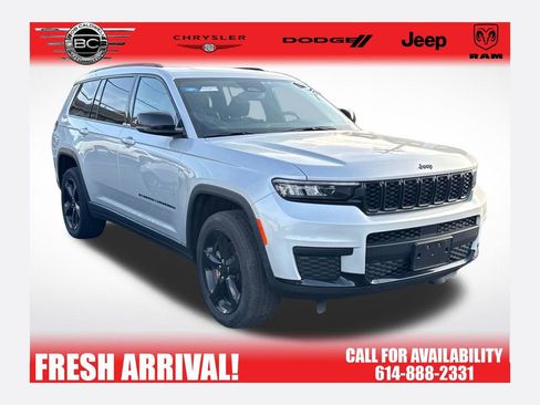 Used 2023 Jeep Grand Cherokee L Laredo image 1