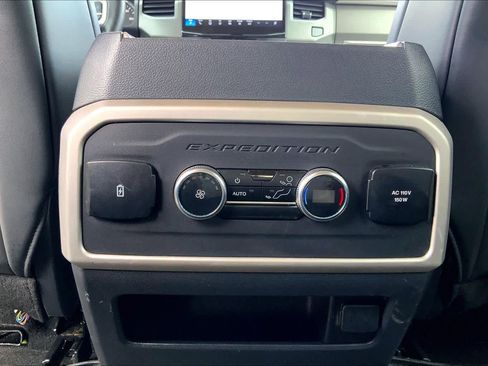 Used 2023 Ford Expedition XLT image 34