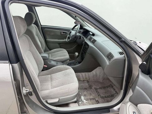 Used 2001 Toyota Camry LE FWD image 12