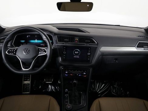 Used 2022 Volkswagen Tiguan SE R-Line image 8