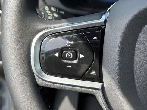 Certified 2023 Volvo XC60 B5 Plus AWD/4WD image 22