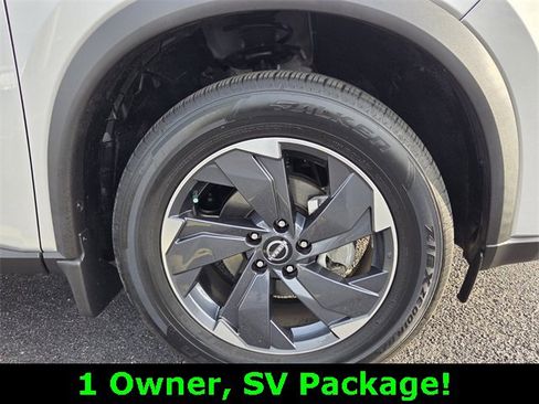 Used 2024 Nissan Rogue SV image 9