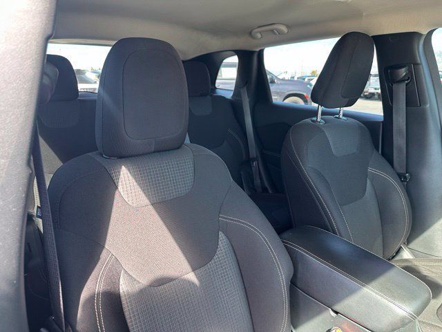 Used 2016 Jeep Cherokee Latitude AWD/4WD image 32