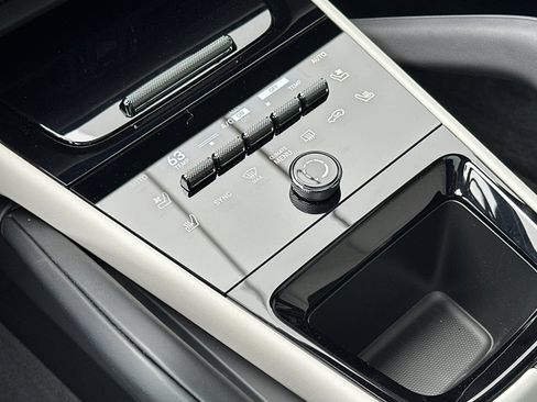 New 2026 Porsche Cayenne Coupe AWD/4WD image 26
