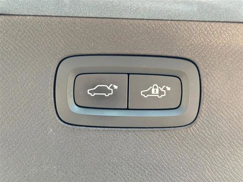 Used 2018 Volvo XC90 T6 Inscription w/ Convenience Package image 29