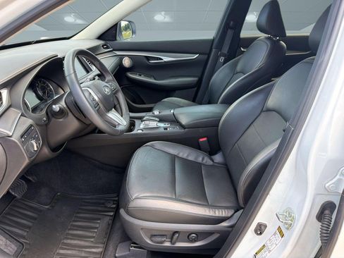 Used 2023 INFINITI QX50 Luxe FWD image 4