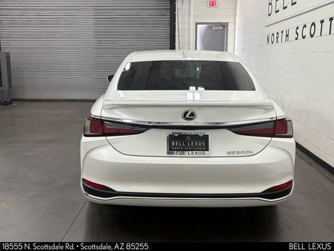 Used 2025 Lexus ES 300h w/ Premium Package FWD image 7