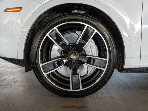 Used 2023 Porsche Cayenne Turbo AWD/4WD image 57