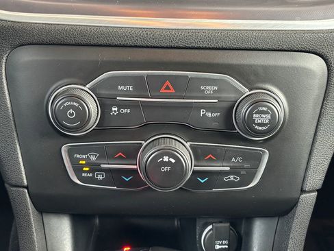 Used 2021 Dodge Charger SXT w/ Blacktop Package image 15