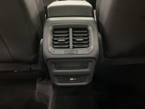 Used 2025 Volkswagen Taos SE AWD/4WD image 26