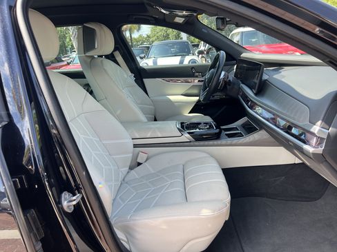 Used 2023 BMW 760i xDrive AWD/4WD image 33