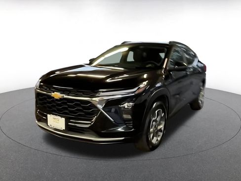 Used 2025 Chevrolet Trax LT image 7