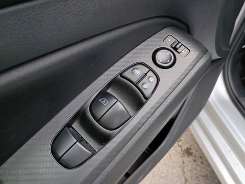 Used 2024 Nissan Altima 2.5 SV image 11