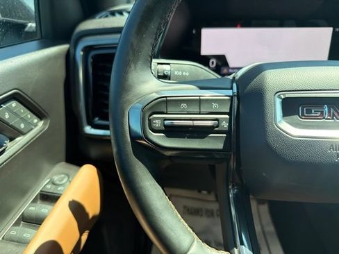 Used 2024 GMC Canyon AT4 w/ AT4 Premium Package AWD/4WD image 32