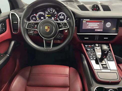 Used 2022 Porsche Cayenne Platinum Edition w/ Premium Package Plus AWD/4WD image 22
