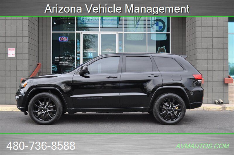 Used 2017 Jeep Grand Cherokee Altitude RWD image 4