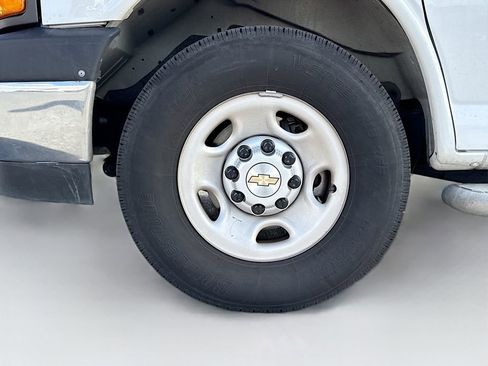 Certified 2024 Chevrolet Express 2500 Work Van w/ Driver Convenience Package image 25