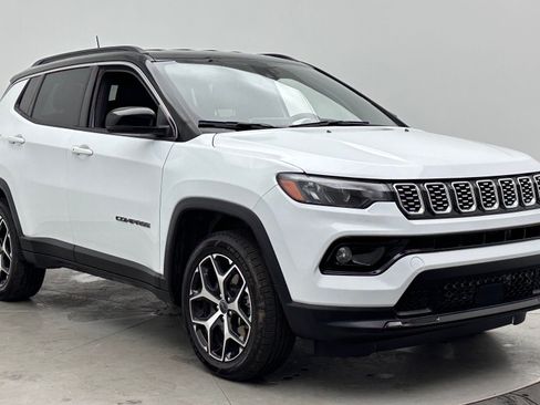 Used 2025 Jeep Compass Limited AWD/4WD image 3