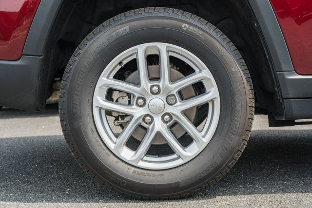 Used 2025 Jeep Grand Cherokee Laredo X w/ Luxury Tech Group I AWD/4WD image 37