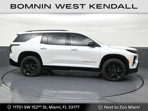 Used 2025 Chevrolet Traverse RS image 6