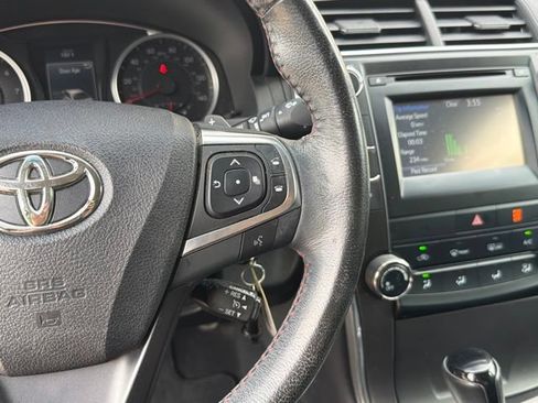 Used 2015 Toyota Camry SE FWD image 29