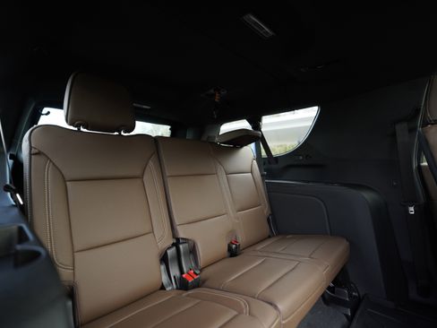 New 2026 Chevrolet Suburban High Country image 14