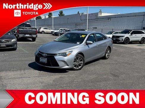 Used 2015 Toyota Camry SE image 1