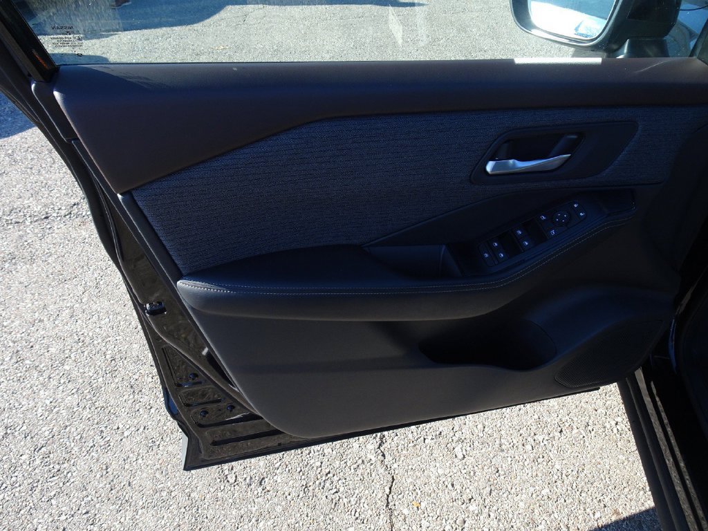 Used 2021 Nissan Rogue SV AWD/4WD image 13