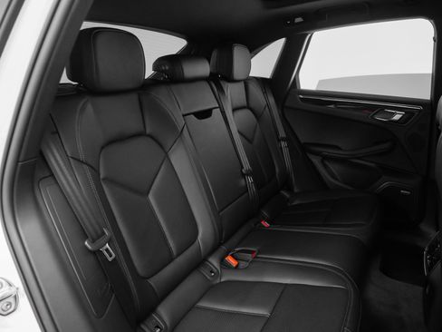 Used 2025 Porsche Macan image 23