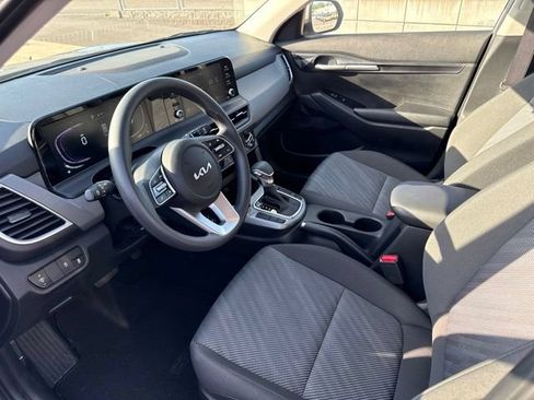 Used 2025 Kia Seltos LX AWD/4WD image 8