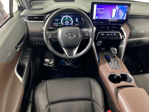 Used 2024 Toyota Venza Limited image 21