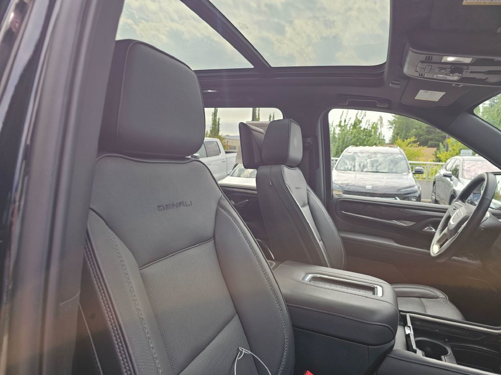Used 2023 GMC Yukon XL Denali w/ Max Trailering Package AWD/4WD image 11