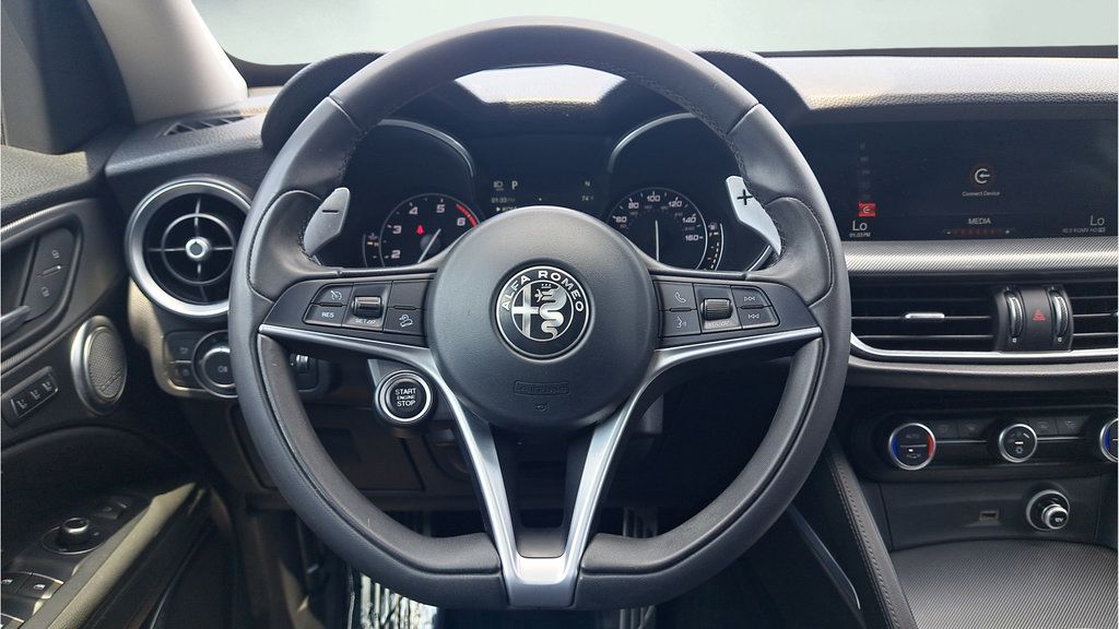 Used 2018 Alfa Romeo Stelvio Sport w/ Quick Order Package 22J Sport AWD/4WD image 18