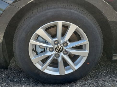 Used 2025 Toyota Camry LE image 10