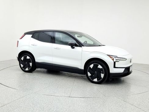 New 2025 Volvo EX30 Plus w/ Protection Package Premier image 3