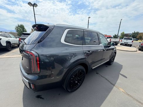Used 2024 Kia Telluride EX w/ EX Captain's Chair Package AWD/4WD image 4