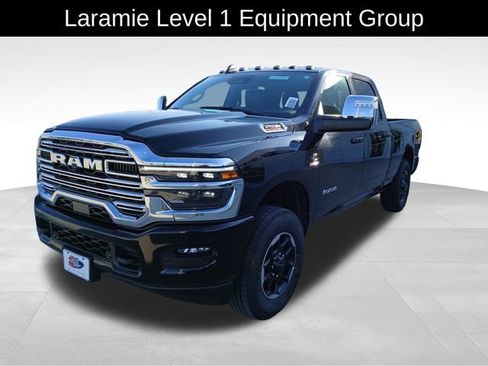 New 2025 RAM 2500 Laramie AWD/4WD image 4
