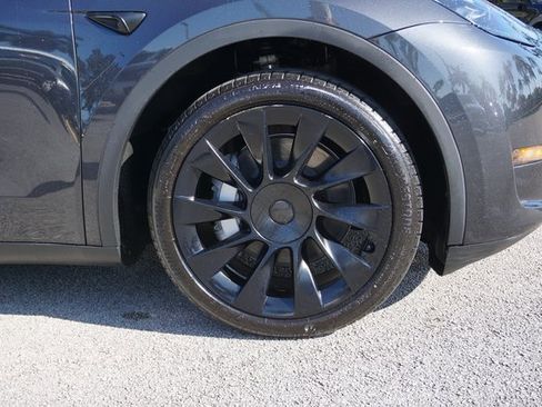 Used 2024 Tesla Model Y Long Range image 13