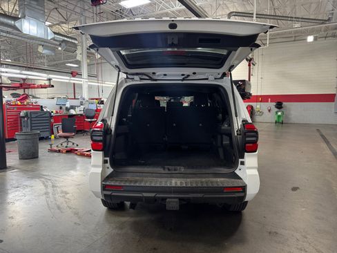 Certified 2025 Toyota 4Runner SR5 AWD/4WD image 32